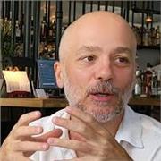 Traductor de inglés y chino. Me encanta estudiar idiomas y comprendo la mentalidad del estudiante perfectamente.